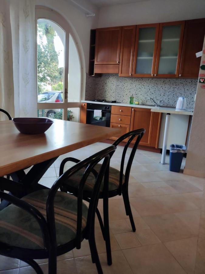 Holiday Home With Free Parking By The Beach Brela Ngoại thất bức ảnh