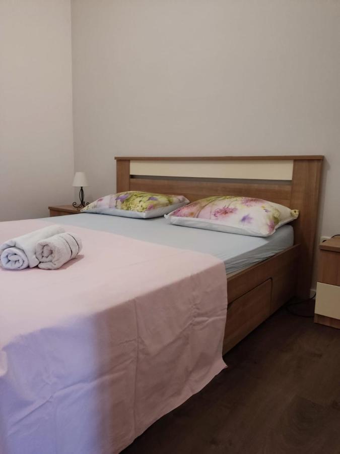 Holiday Home With Free Parking By The Beach Brela Ngoại thất bức ảnh