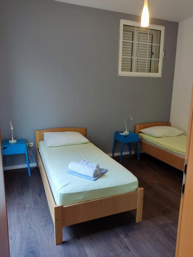 Holiday Home With Free Parking By The Beach Brela Ngoại thất bức ảnh