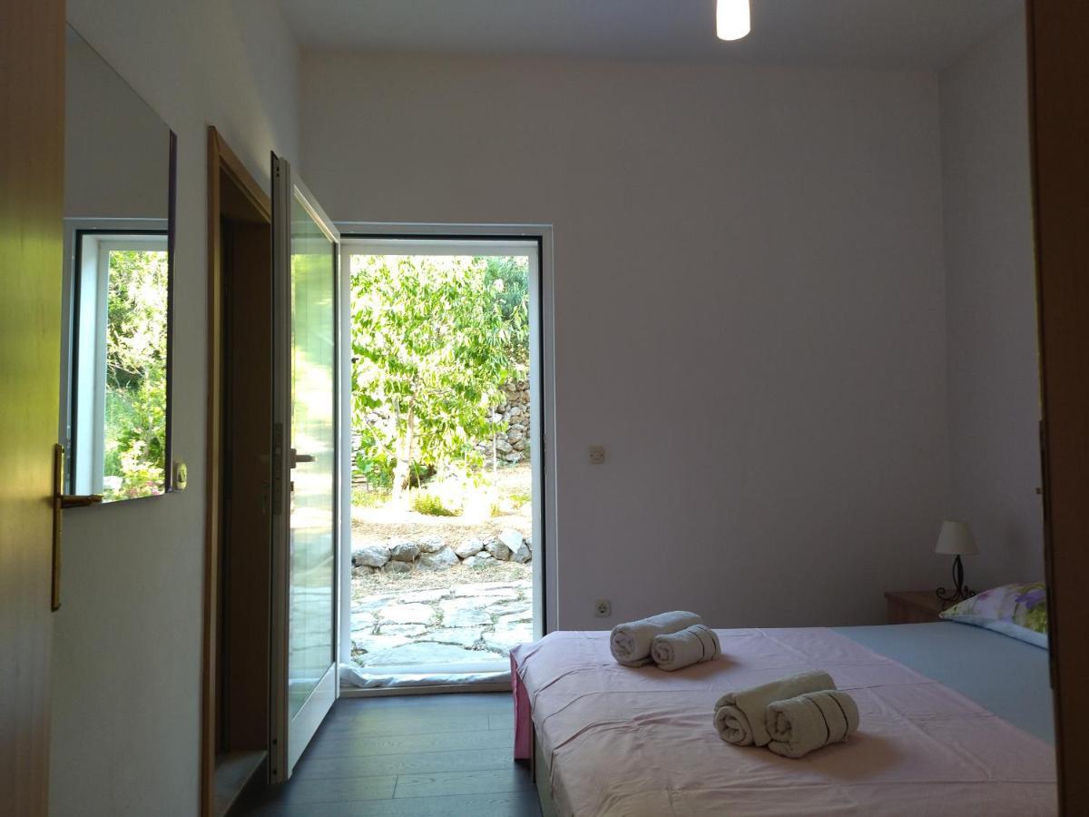 Holiday Home With Free Parking By The Beach Brela Ngoại thất bức ảnh